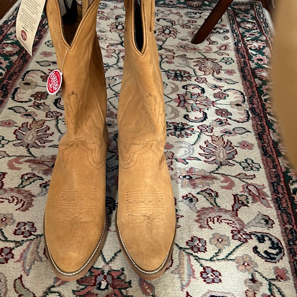 NWT Laredo Buckskin Boots